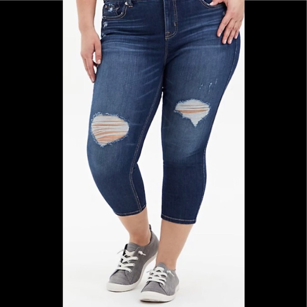 Torrid New with Tags Crop Bombshell Skinny Eco Wash Denim
